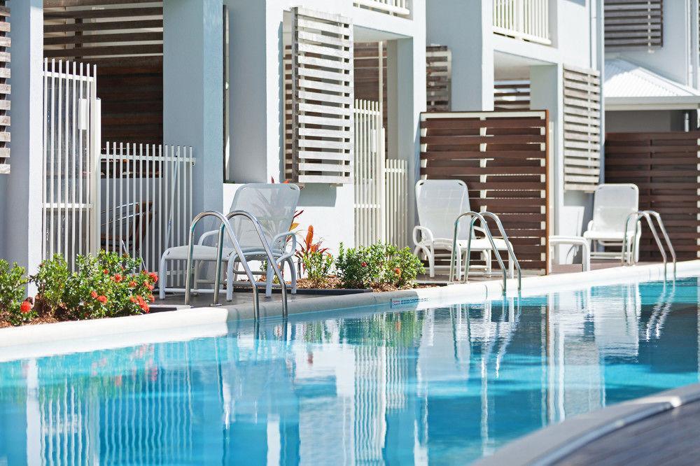 Aparthotel Mantra Aqueous On Port Port Douglas Exterior foto